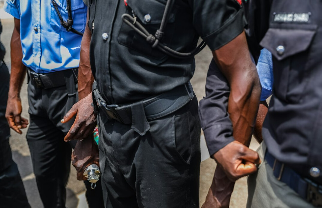 police arresting thief